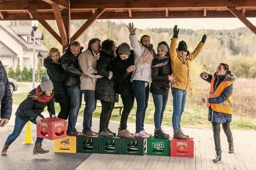 Gry integracyjne na poznanie się – jak skutecznie zbudować więzi w grupie?