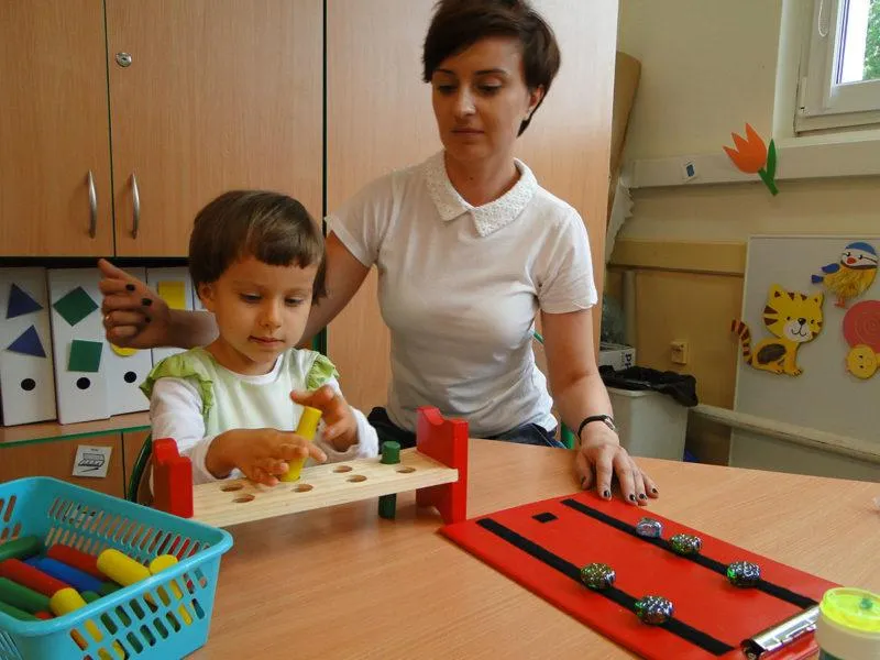 Jakie są przepisy dotyczące godzin rewalidacji w przedszkolu dla dziecka? Sprawdź praktykę!