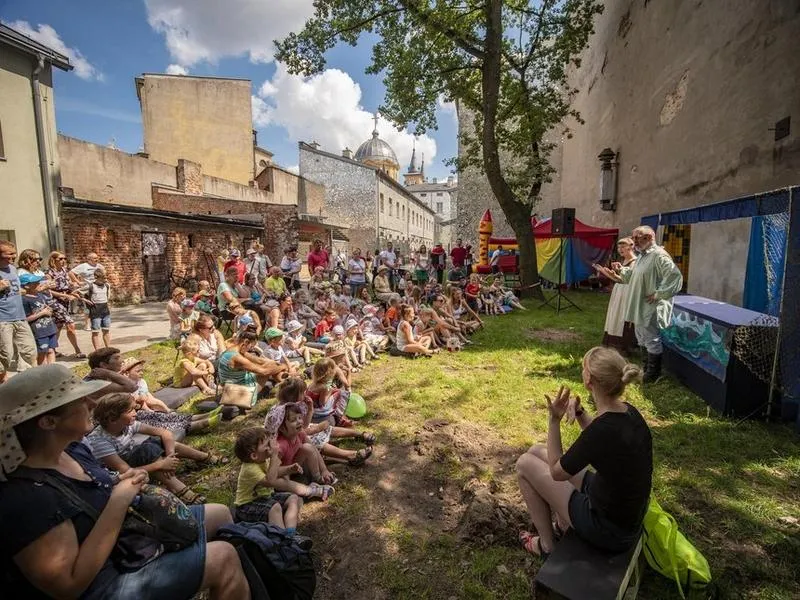 Strony z bajkami dla dzieci